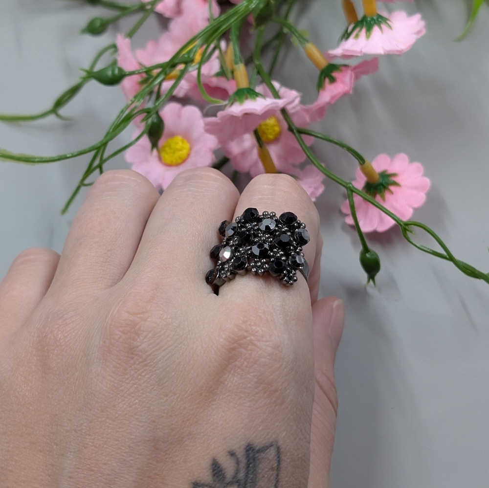 Elegant Black Floral Ring